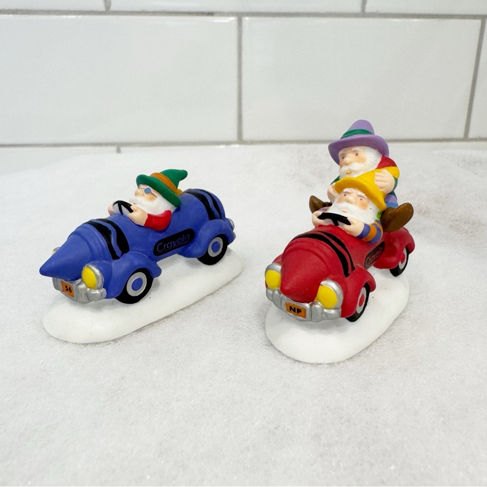 ❤️🎄❤️ Dept 56 | “Cruisin’ Crayola Elves”| North Pole Series ❤️🎄❤️ - Picture 2 of 9